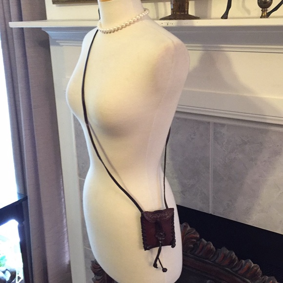 Ladies Leather Crossbody Bag - Picture 5 of 6